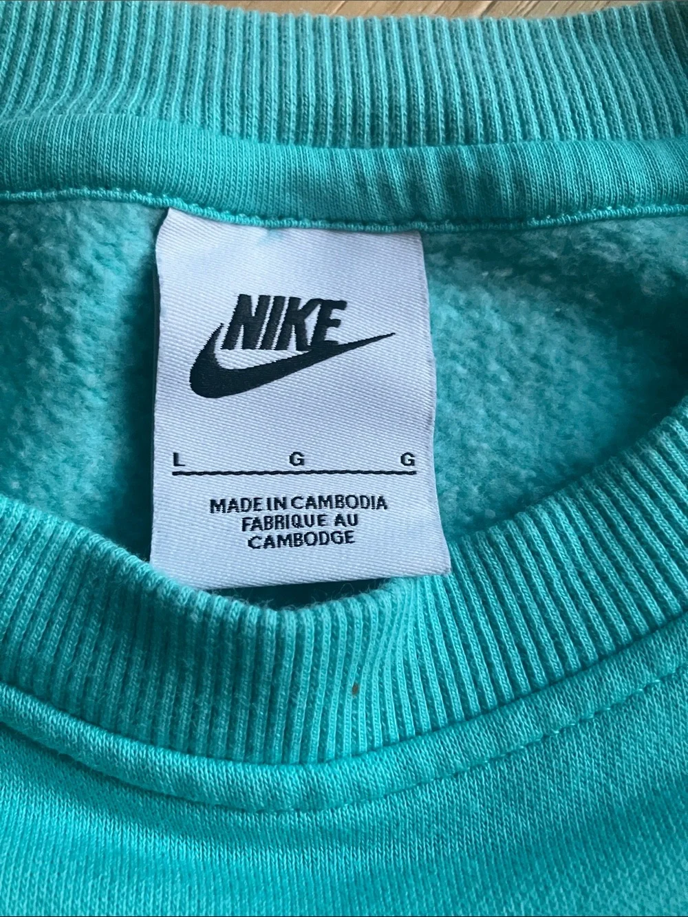 Nike Girl’s Boxy Cropped Crewneck Sweatshirt with Script Logo